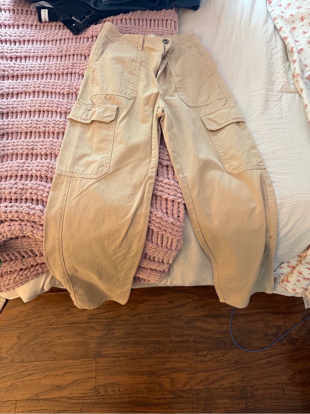 Zara Beige Wide-Leg Cargo Pants with Patch Pockets